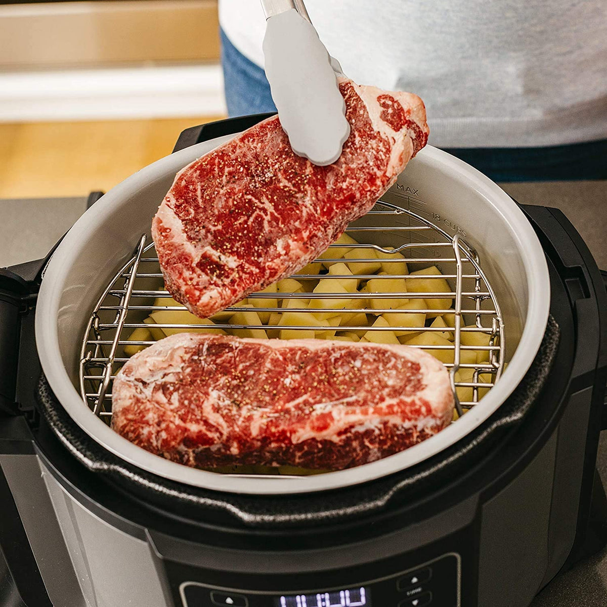 Restored 8-in-1 Multi-Cooker Pressure Cooker and Air Fryer 6.5 Qt G502707