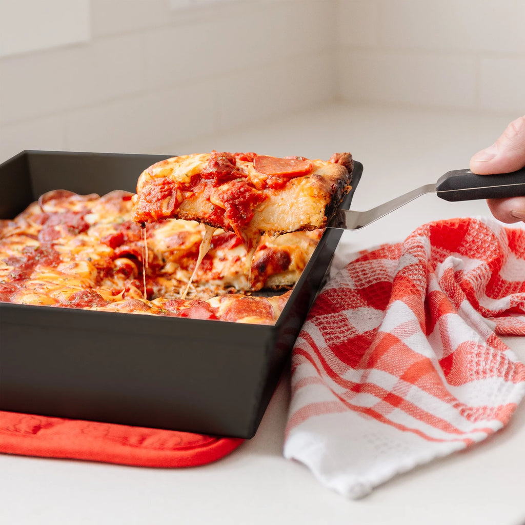 14 x 10" Anodized Aluminum Pizza Pan S913198