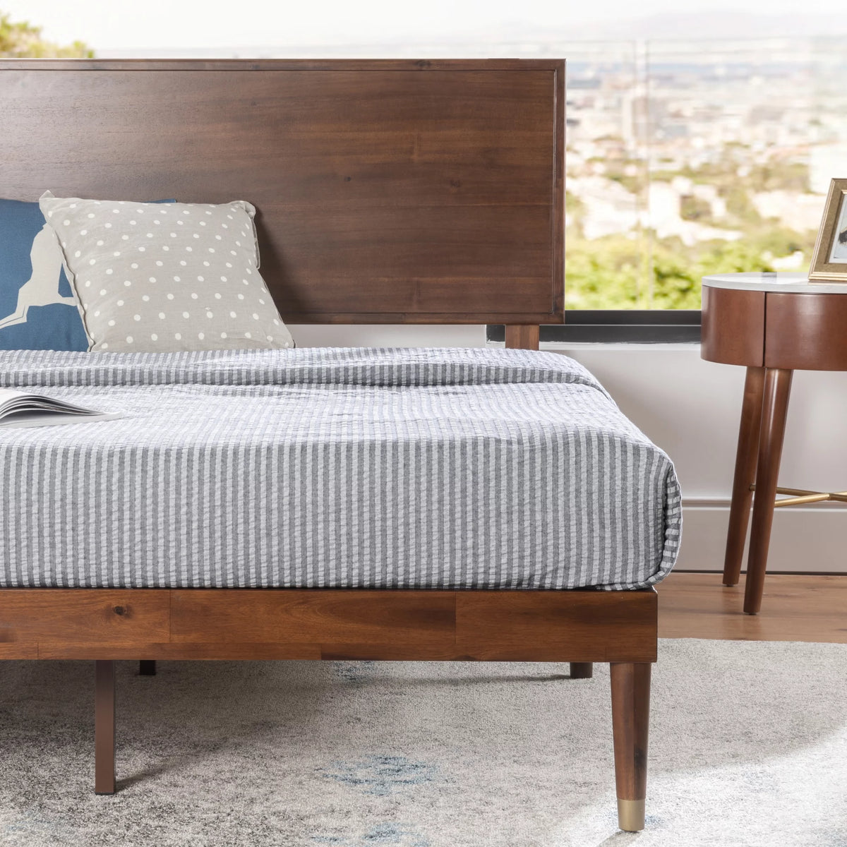 Queen Wood Platform Bed Frame with Adjustable Headboard Z158