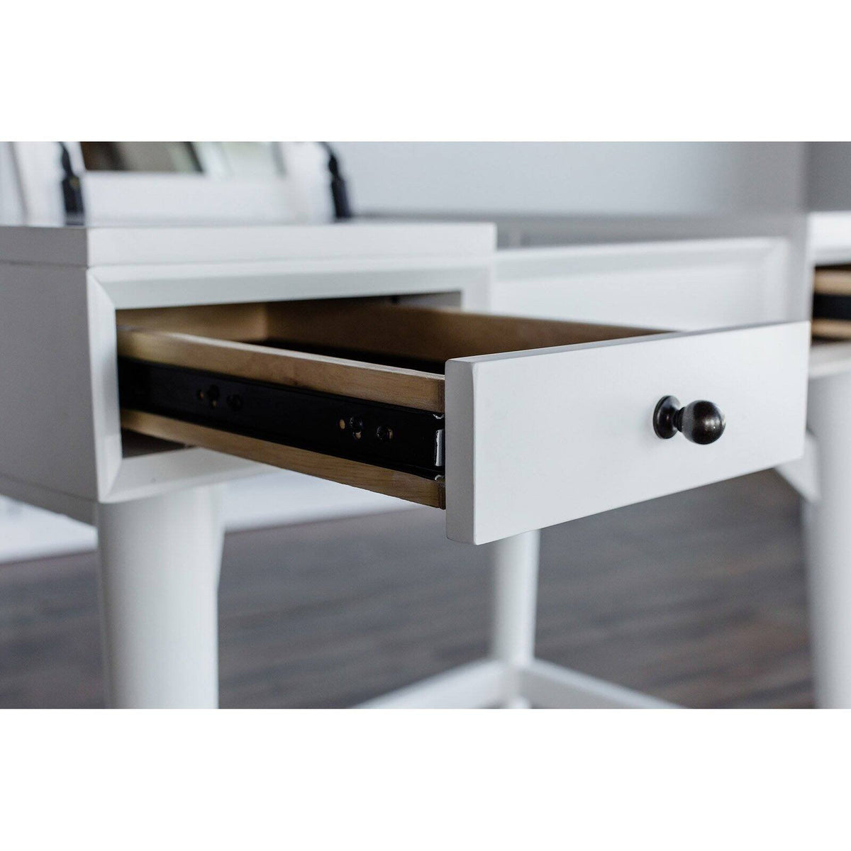 White Bedroom Vanity D62709