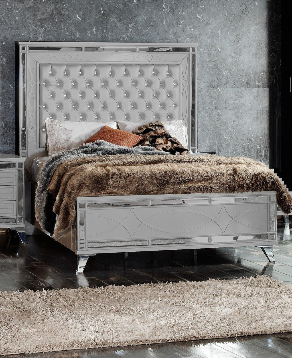 Queen Bed with 2 Nightstand J190