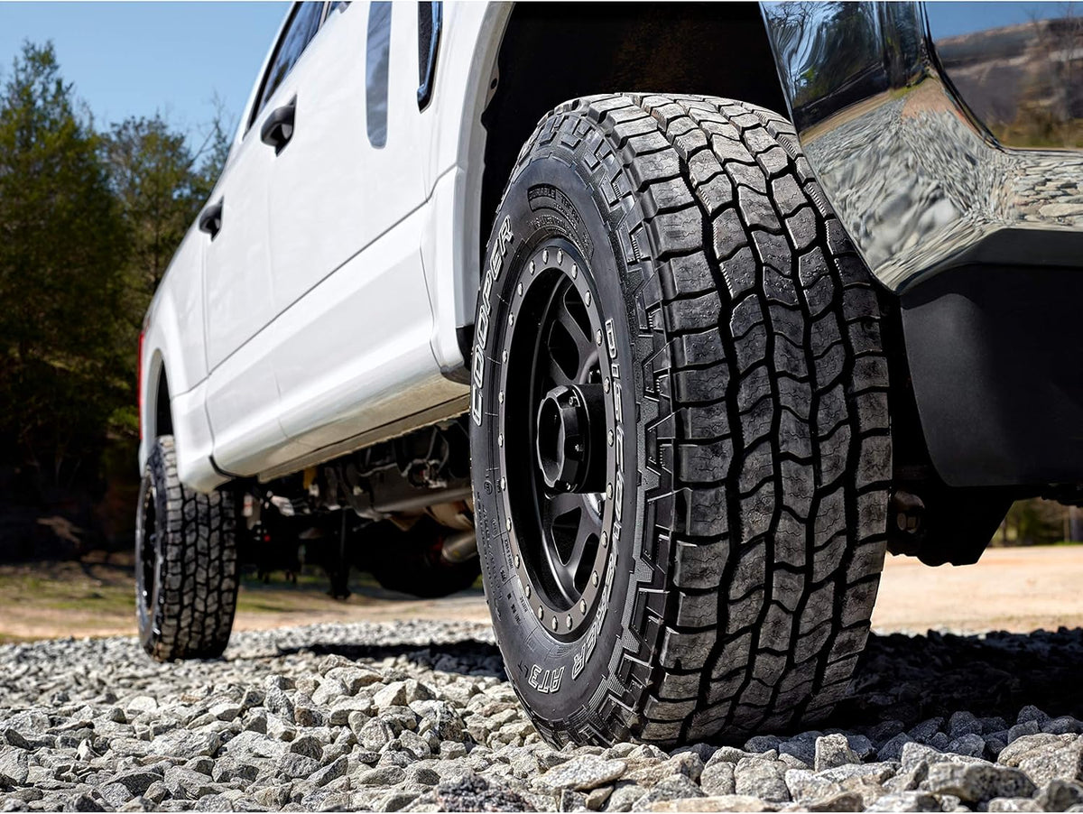 LT225/75R17 116/113R All-Season Tire U812041