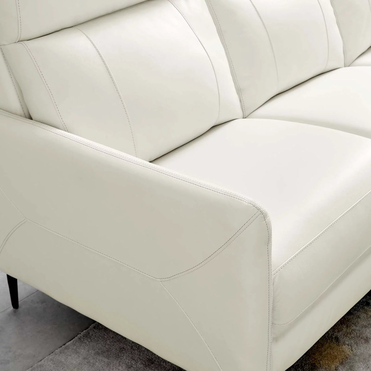 White Leather Sofa P865525